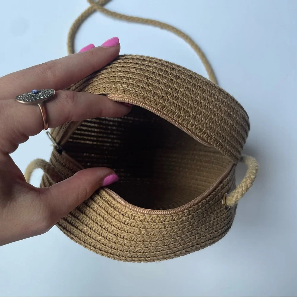 Vintage Rattan Woven Circle Crossbody Bag - Picture 3 of 4